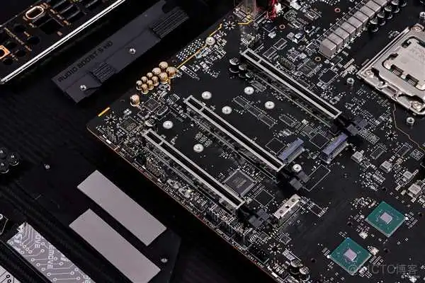 带你认识PCIe插槽!除了插显卡它还能插什么 带你认识PCIe插槽!除了插显卡它还能插什么_固态硬盘_07