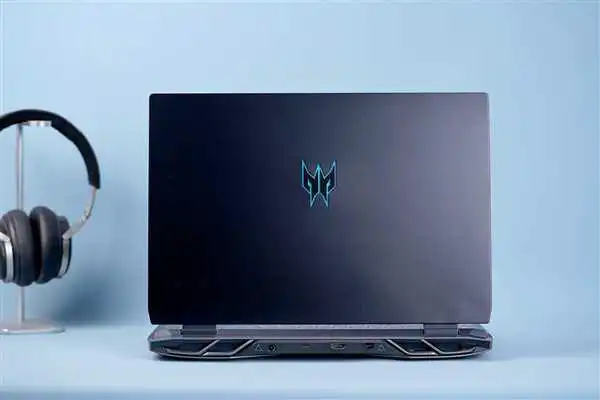 标压12代i7+满血RTX 3060 宏碁掠夺者战斧300游戏本图赏