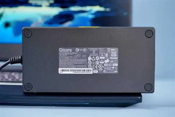 标压12代i7+满血RTX 3060 宏碁掠夺者战斧300游戏本图赏