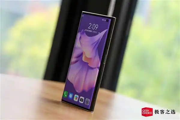 华为最新一代折叠屏手机Mate Xs 2图赏：手感出乎意料的好