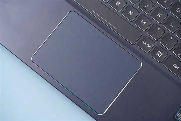 标压12代i7+满血RTX 3060 宏碁掠夺者战斧300游戏本图赏