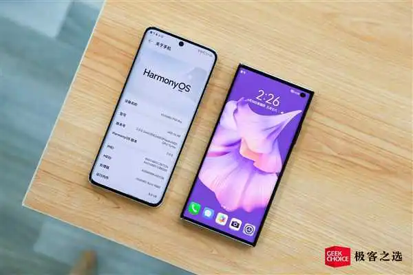 华为最新一代折叠屏手机Mate Xs 2图赏：手感出乎意料的好