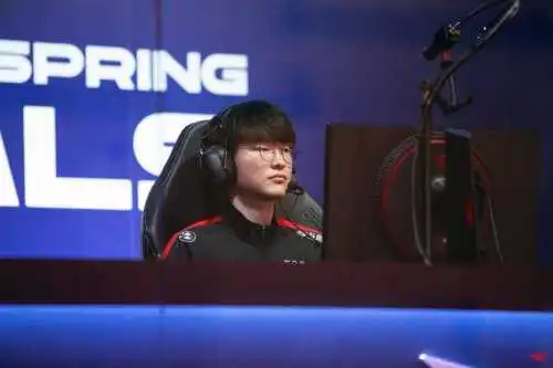 Faker直播吐槽《英雄联盟》现状：应该删除秒退机制 演员可能会让游戏凉掉