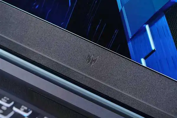 标压12代i7+满血RTX 3060 宏碁掠夺者战斧300游戏本图赏