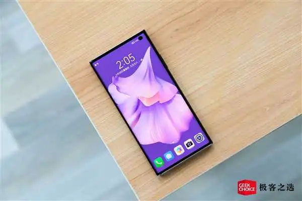华为最新一代折叠屏手机Mate Xs 2图赏：手感出乎意料的好