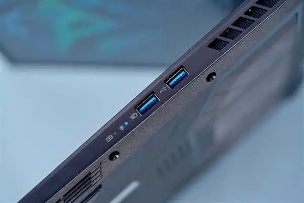 标压12代i7+满血RTX 3060 宏碁掠夺者战斧300游戏本图赏