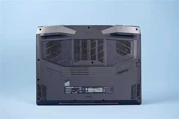 标压12代i7+满血RTX 3060 宏碁掠夺者战斧300游戏本图赏