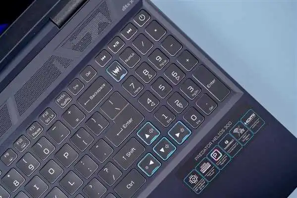 标压12代i7+满血RTX 3060 宏碁掠夺者战斧300游戏本图赏