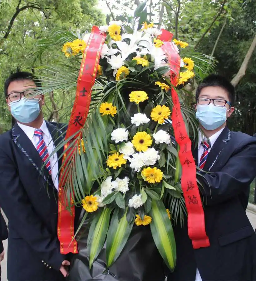 敬献花篮.jpg