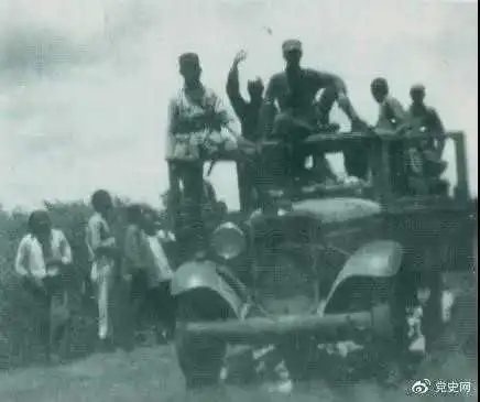 1938年3月31日，129师在邯长公路的响堂铺伏击日军，这是在战斗中缴获的汽车。