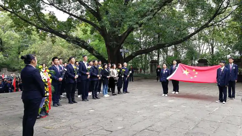 齐唱国歌.jpg