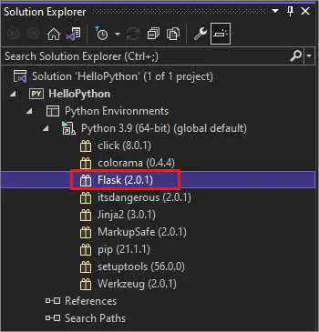 显示 Flask 库已安装，并显示在 Visual Studio 2022 的解决方案资源管理器中的屏幕截图。