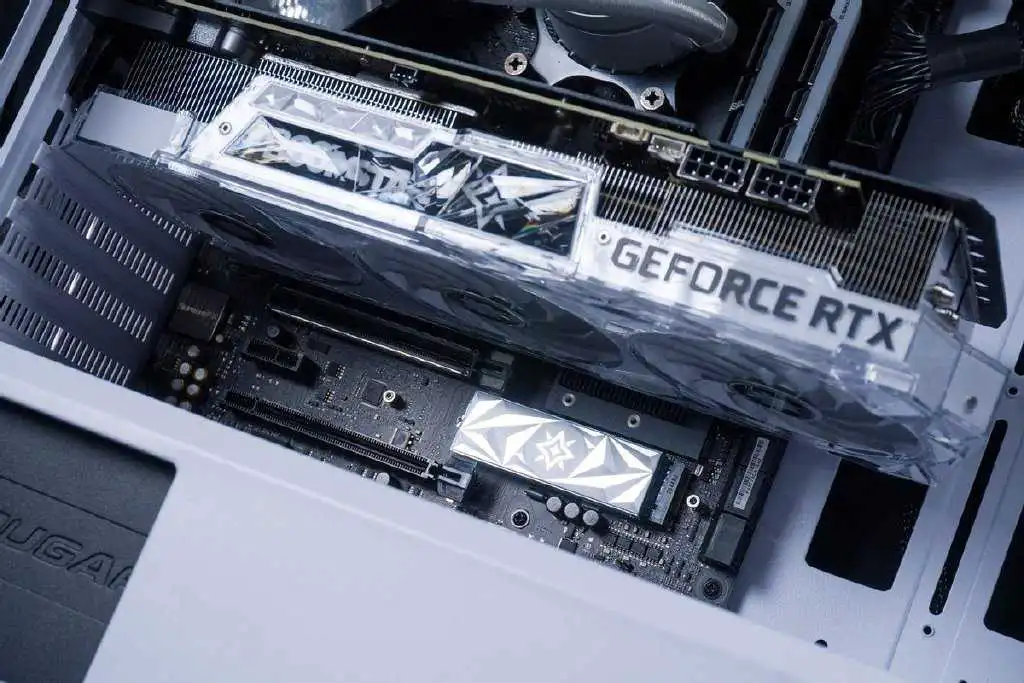 入门PCIe4.0 SSD评测:自带散热马甲、速度双3000MB/s