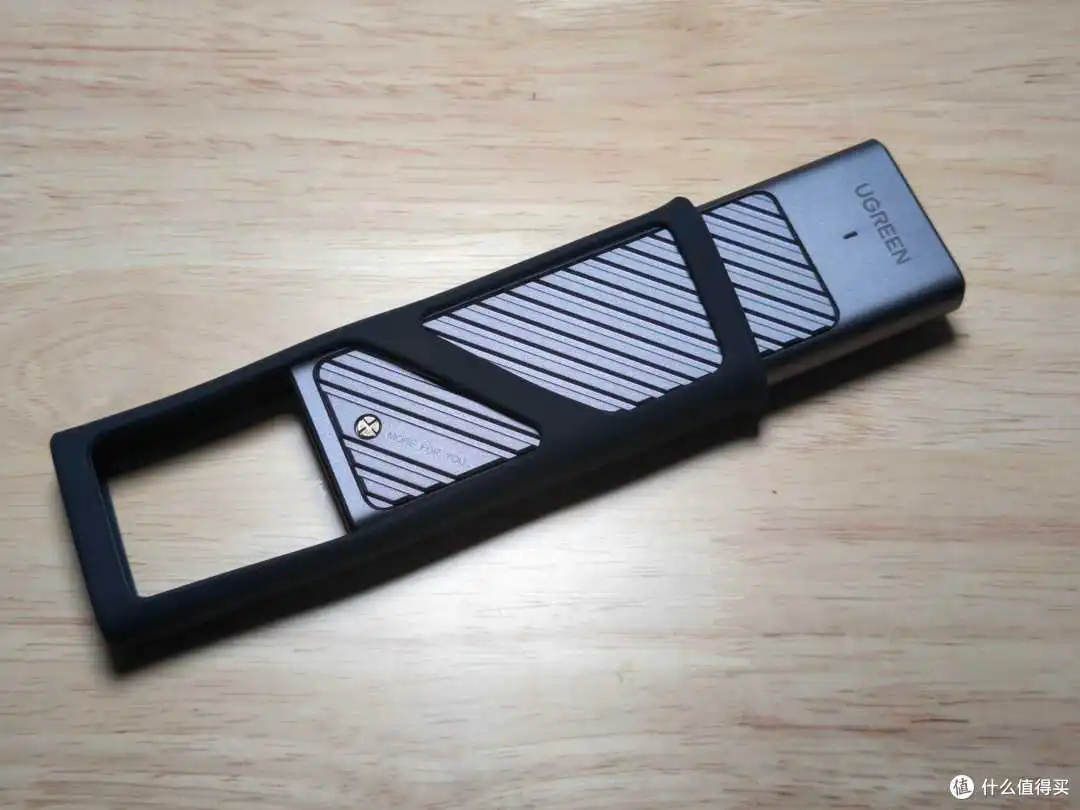 新品评测：绿联最新款M.2 NVMe/SATA双协议硬盘盒是否值得EDC？